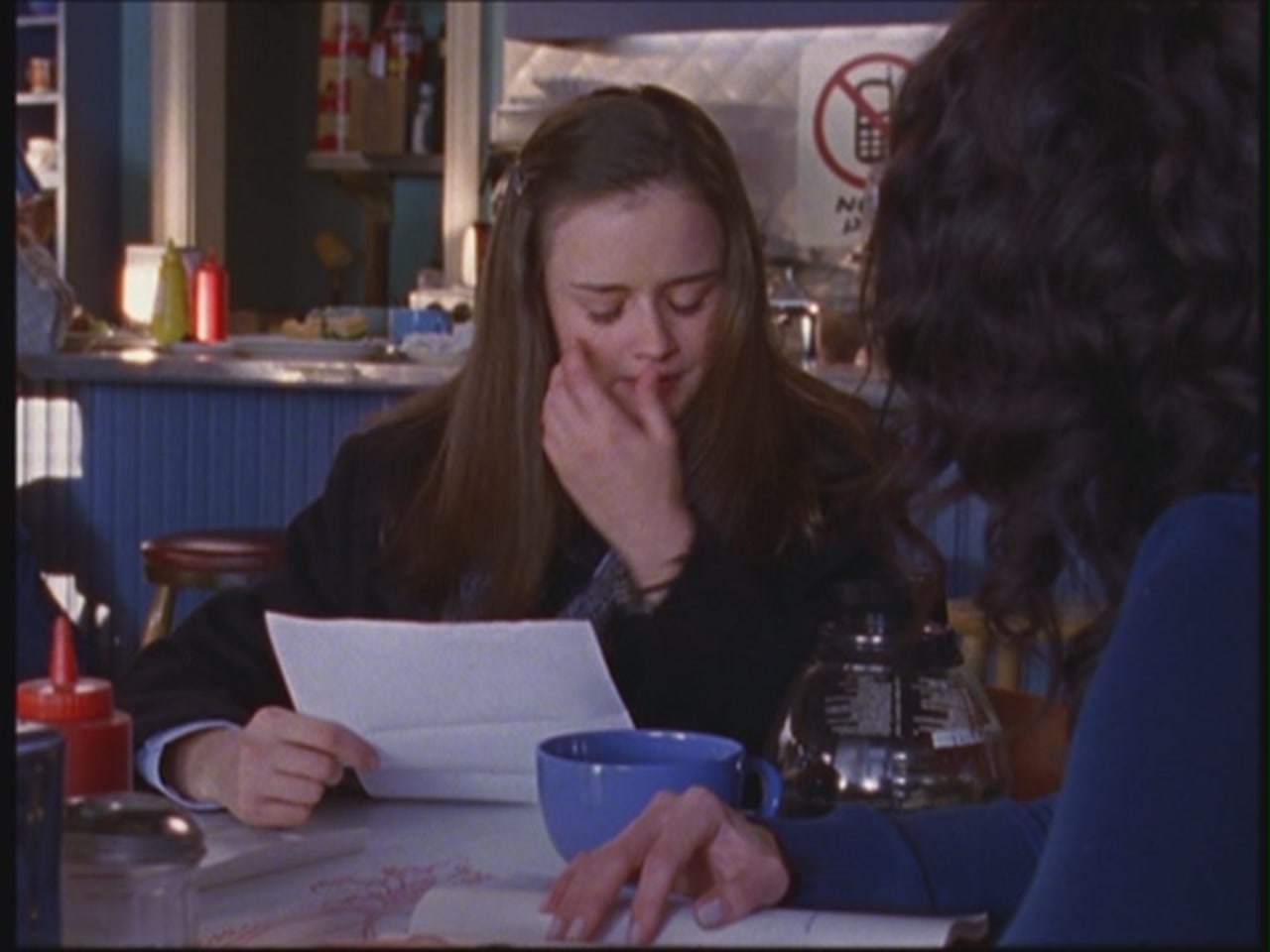 2.11 Secrets and Loans - GG211-00029 - Gilmore Girls Screencaps