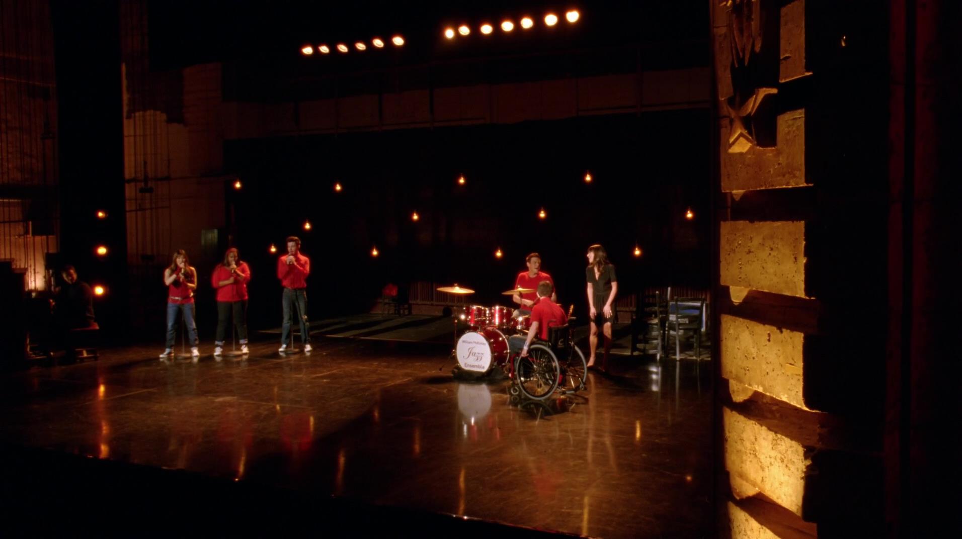 Glee_0702.jpg