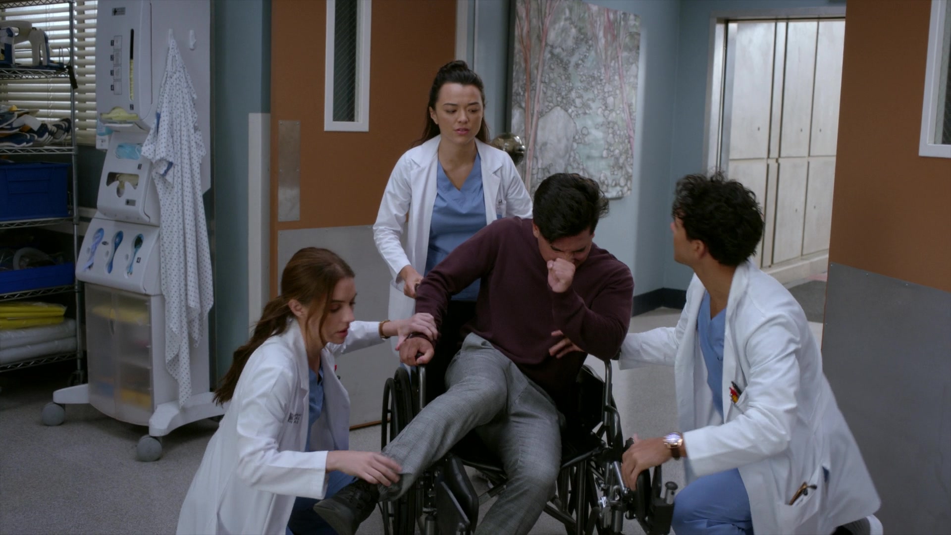 Greys_Anatomy_S19E08_0357.jpg
