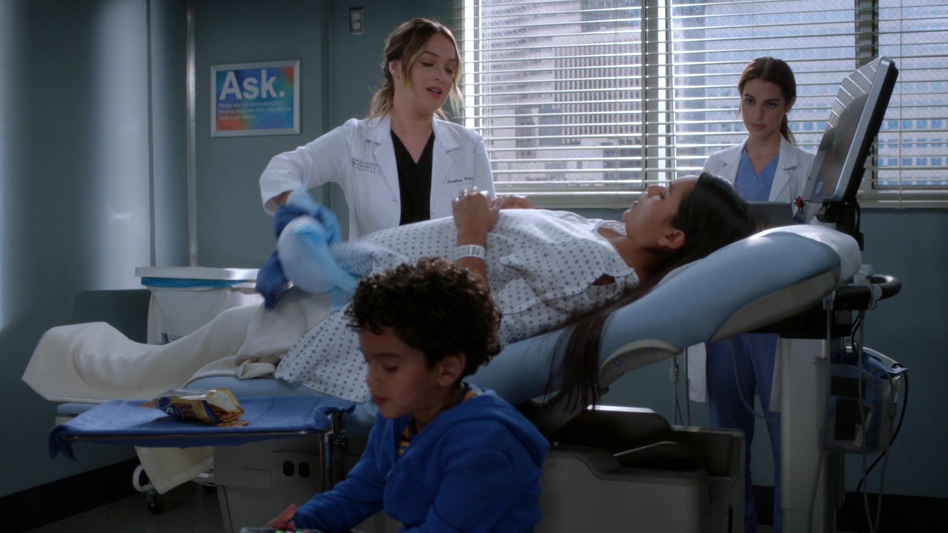 Greys_Anatomy_S19E08_0596.jpg