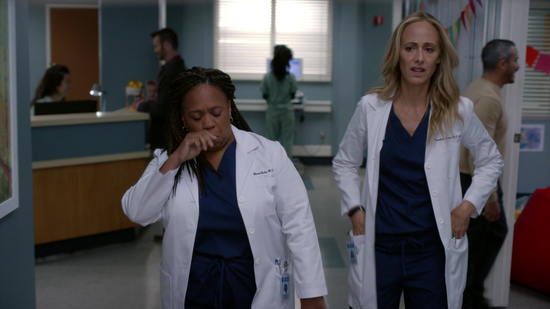 Greys_Anatomy_S19E08_0713.jpg