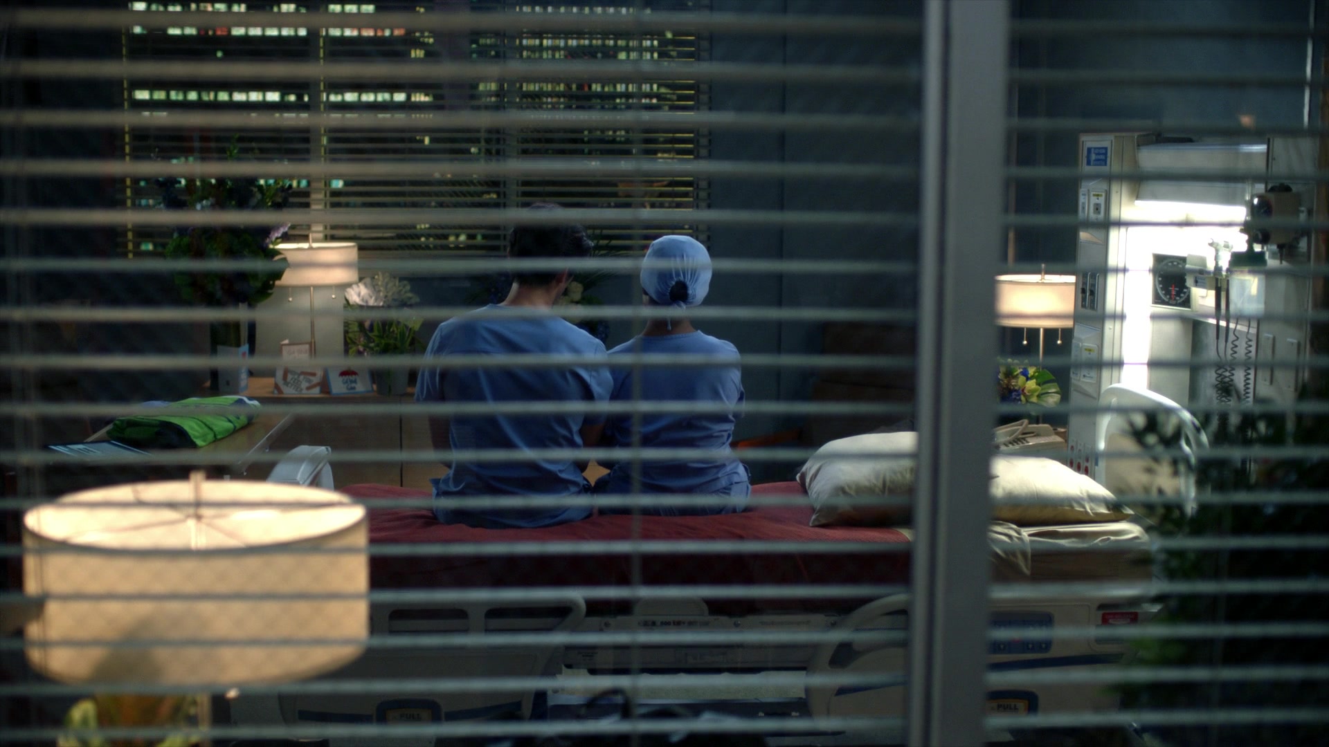 Greys_Anatomy_S19E08_1806.jpg