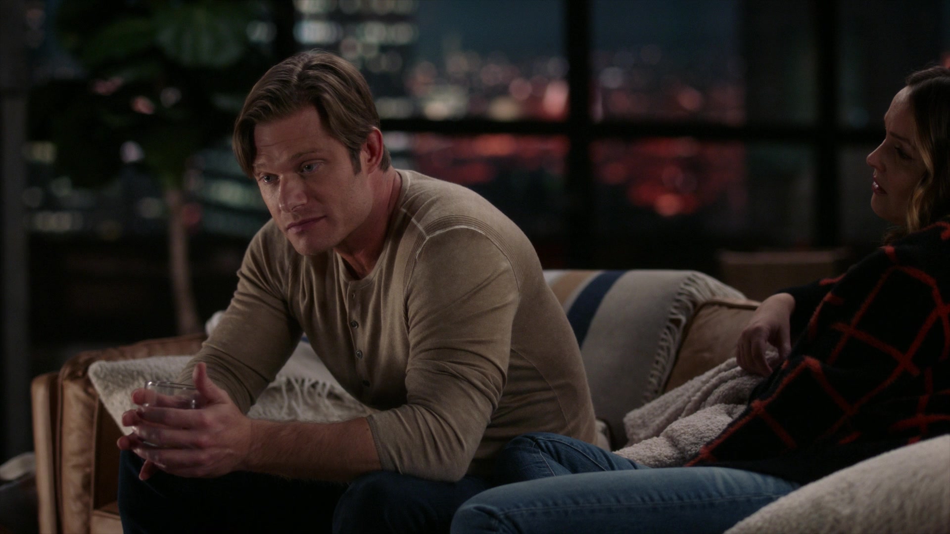 Greys_Anatomy_S19E08_1951.jpg