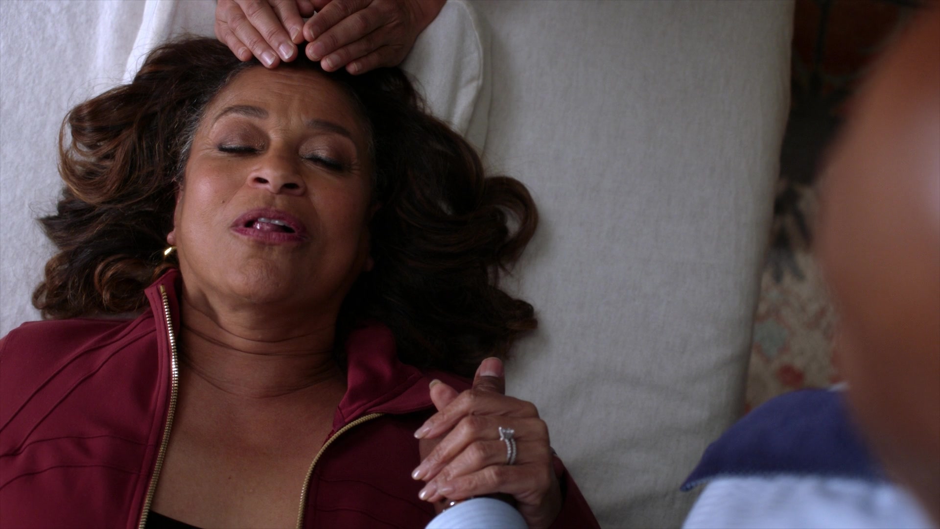 Greys_Anatomy_S19E10_0120.jpg