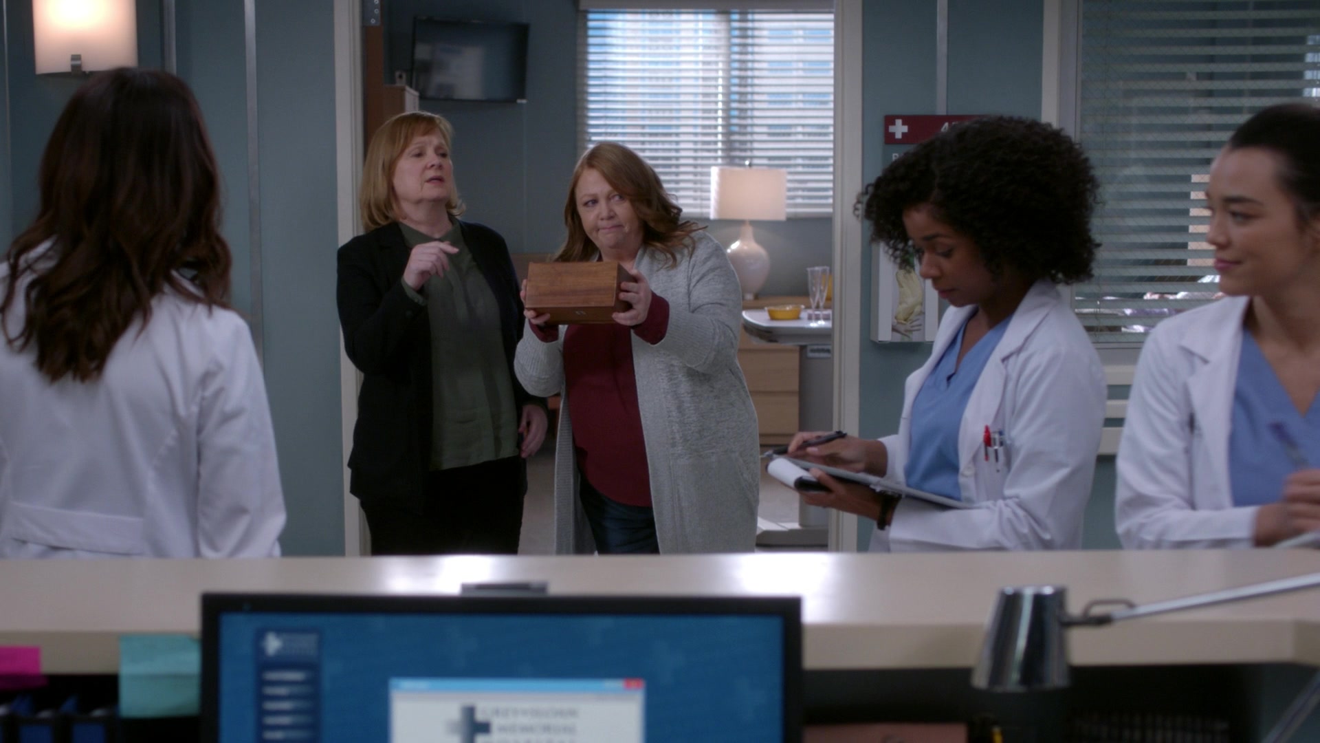 Greys_Anatomy_S19E10_0510.jpg