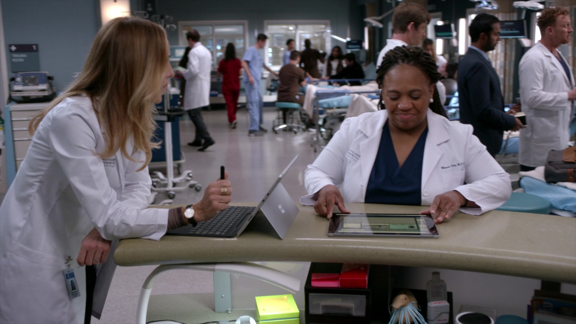 Greys_Anatomy_S19E10_0701.jpg