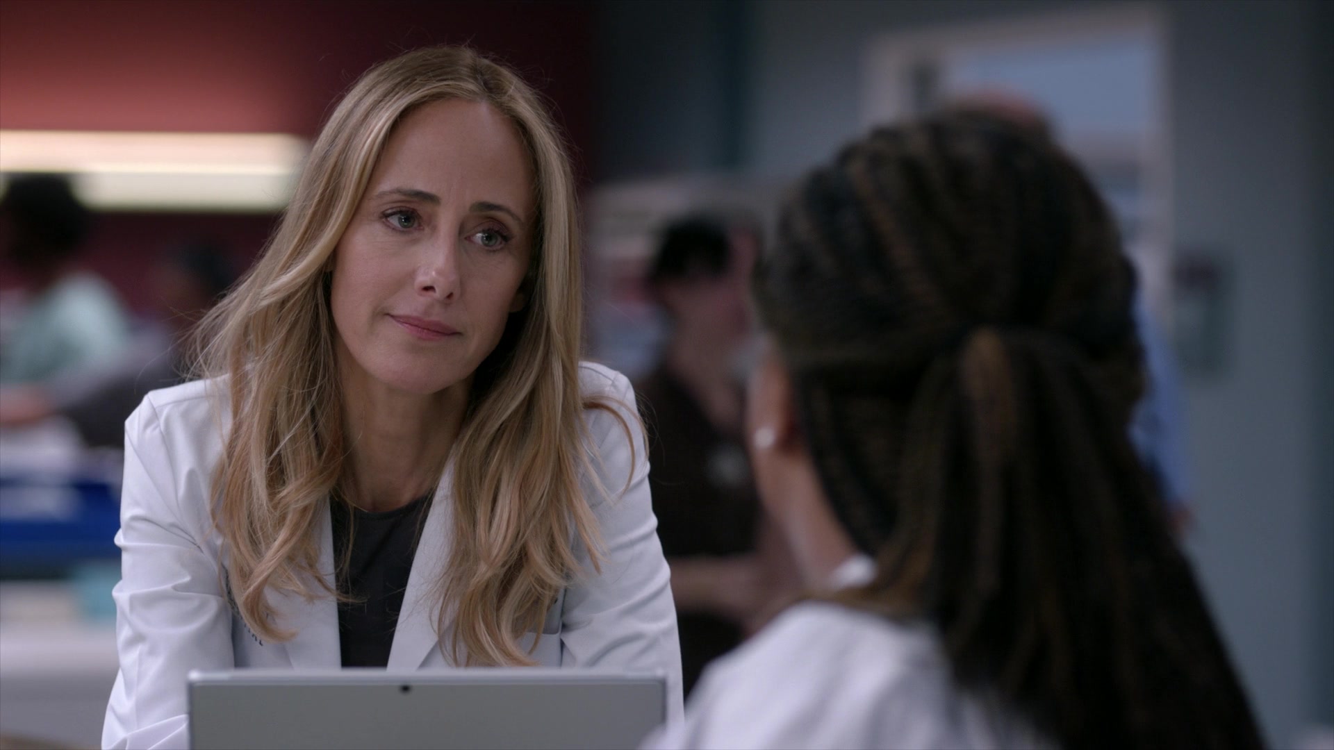 Greys_Anatomy_S19E10_0704.jpg