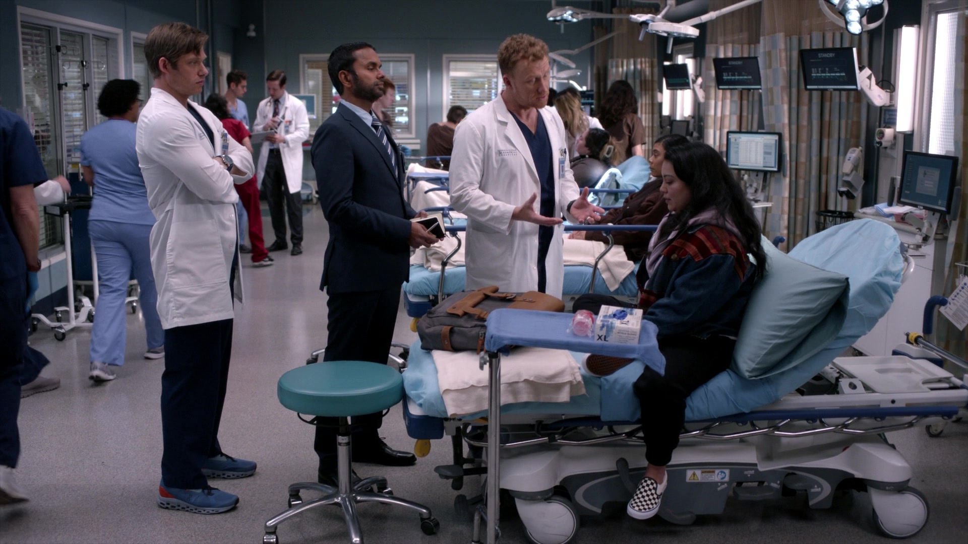 Greys_Anatomy_S19E10_0709.jpg