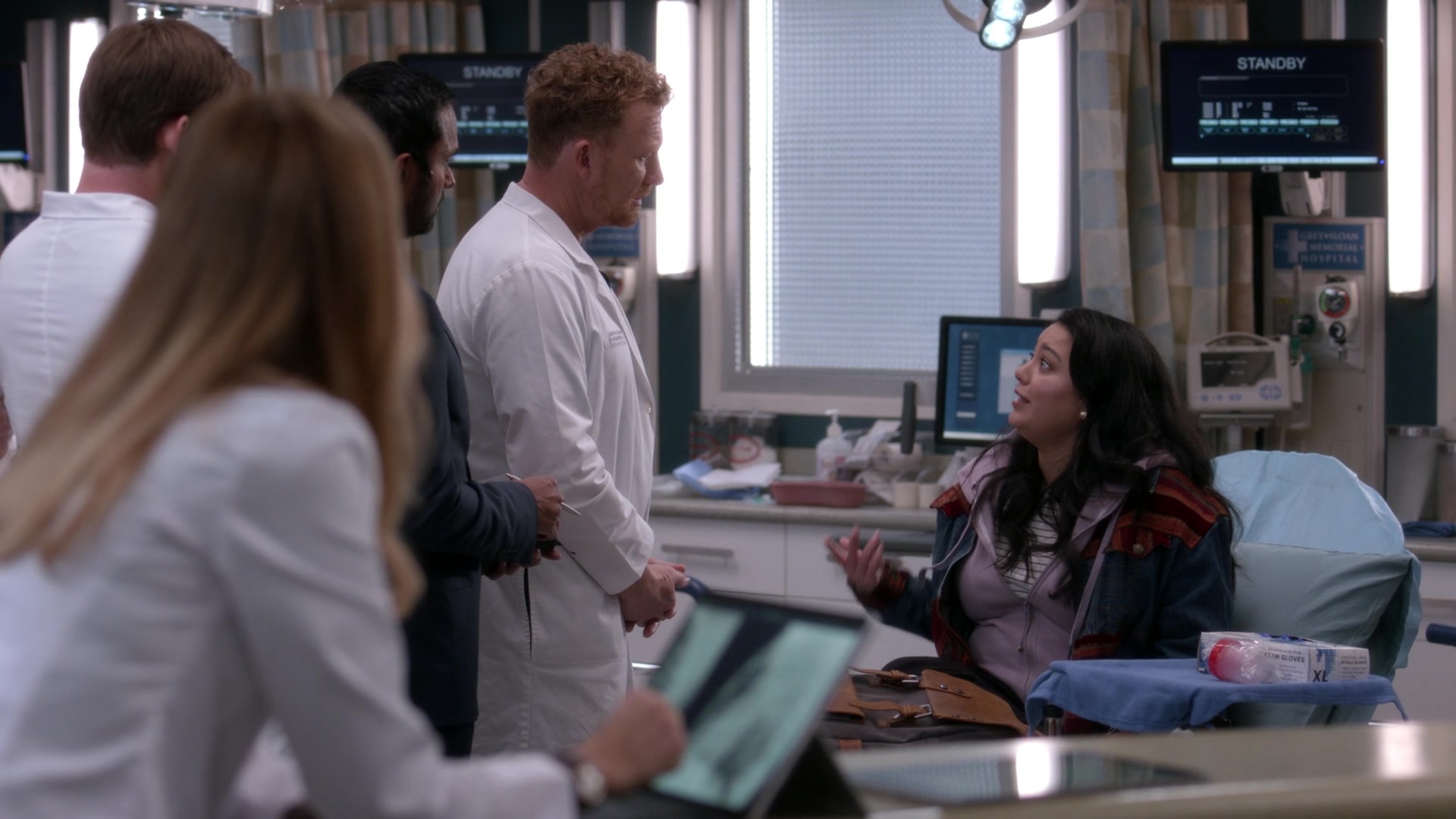 Greys_Anatomy_S19E10_0714.jpg