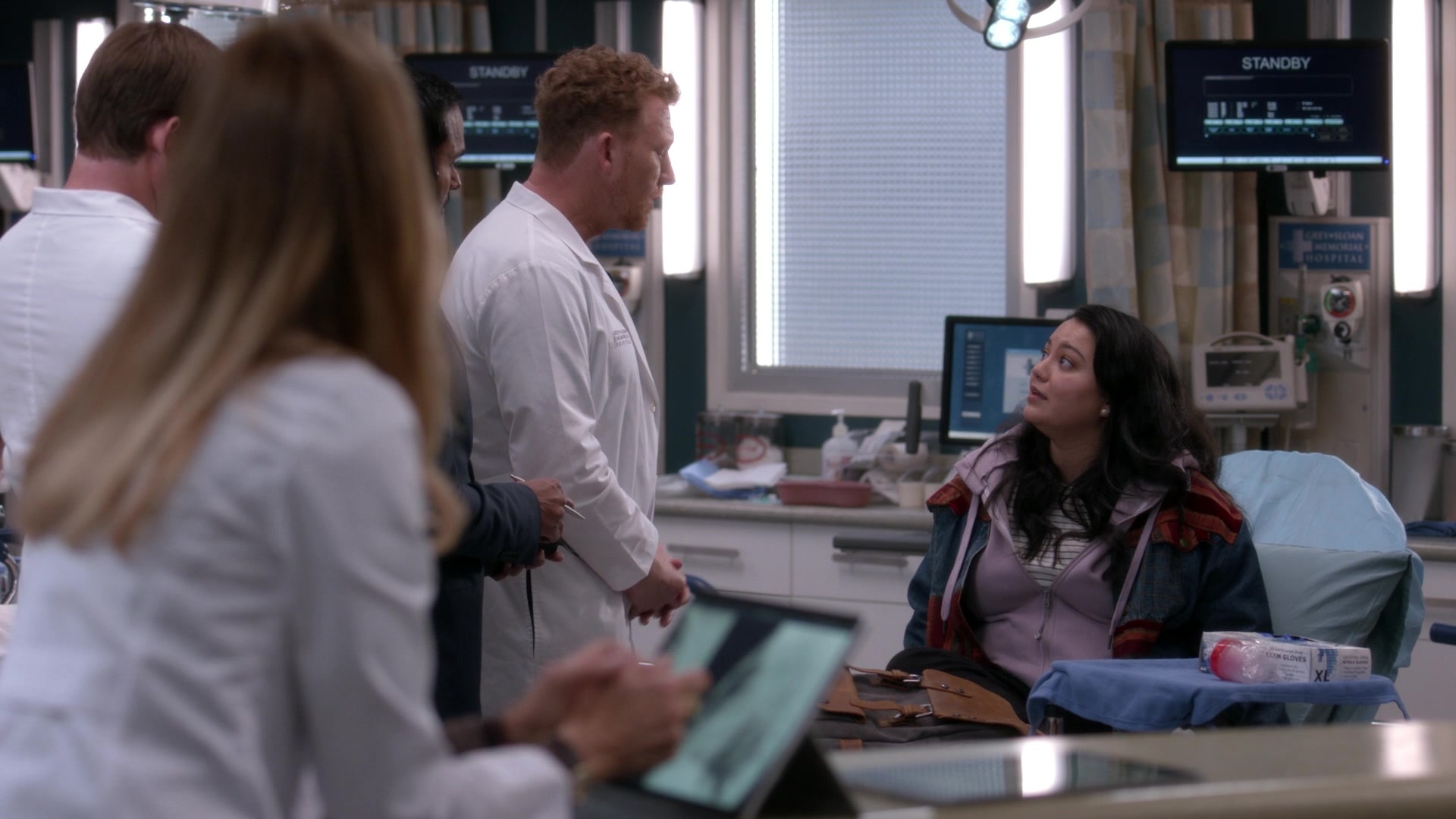 Greys_Anatomy_S19E10_0715.jpg