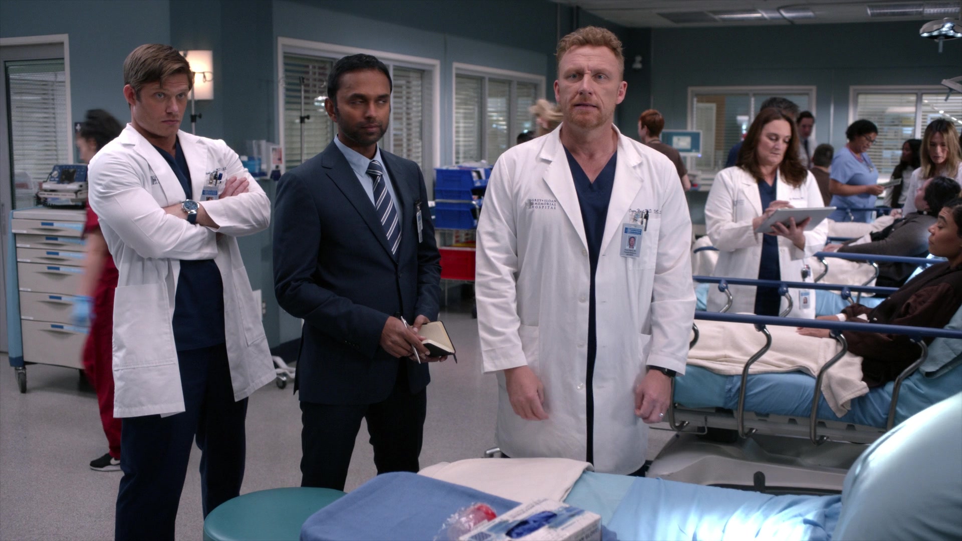 Greys_Anatomy_S19E10_0732.jpg