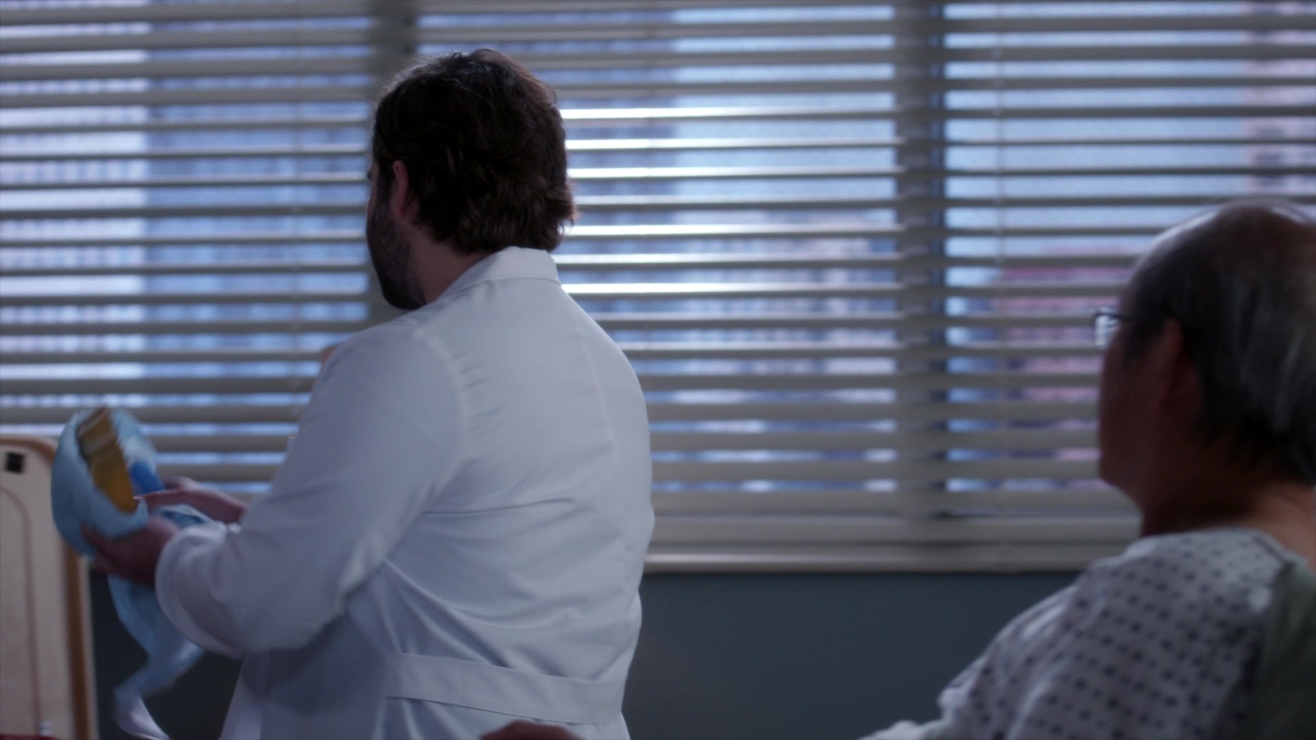Greys_Anatomy_S19E10_0741.jpg