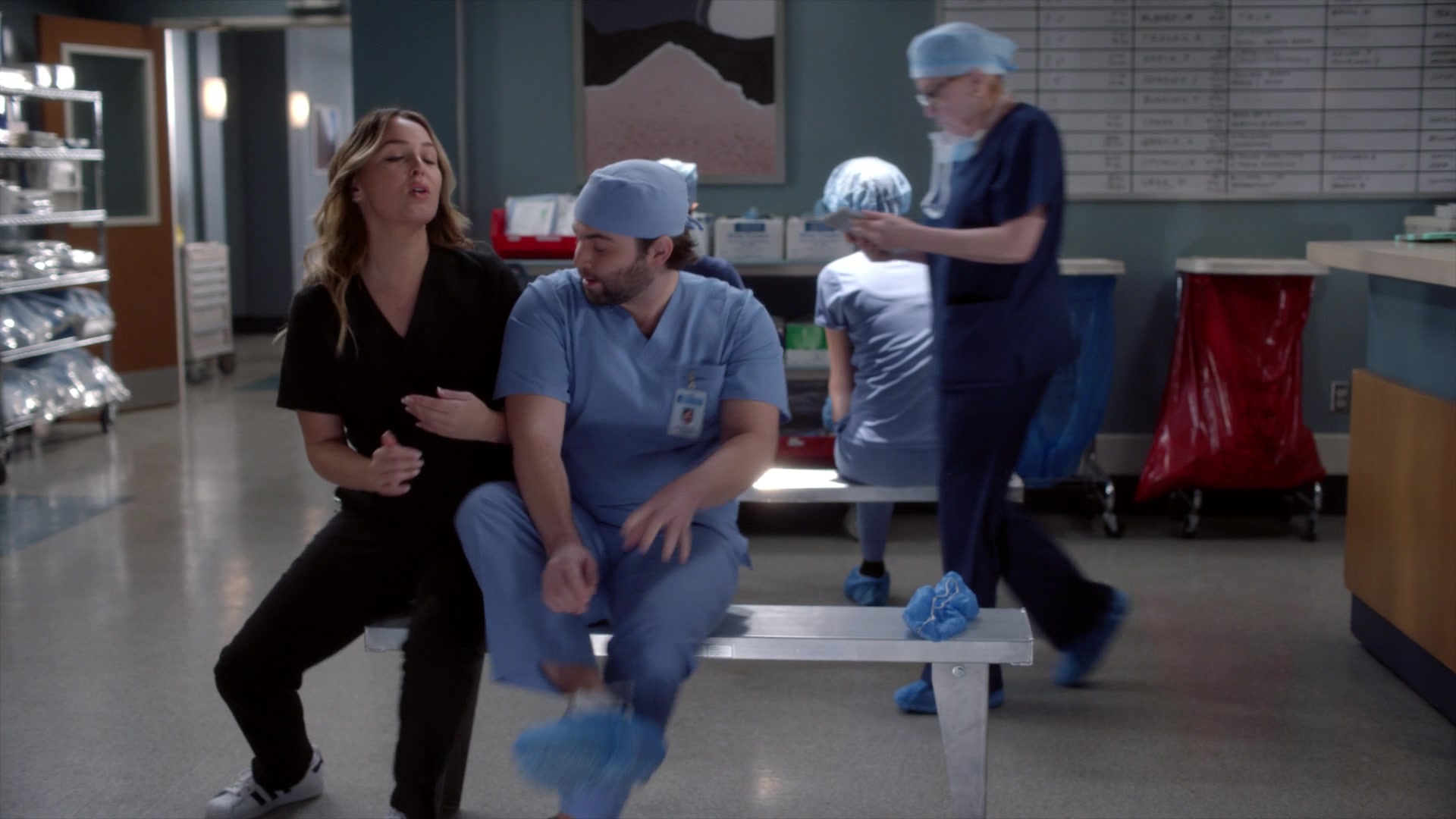 Greys_Anatomy_S19E10_0879.jpg