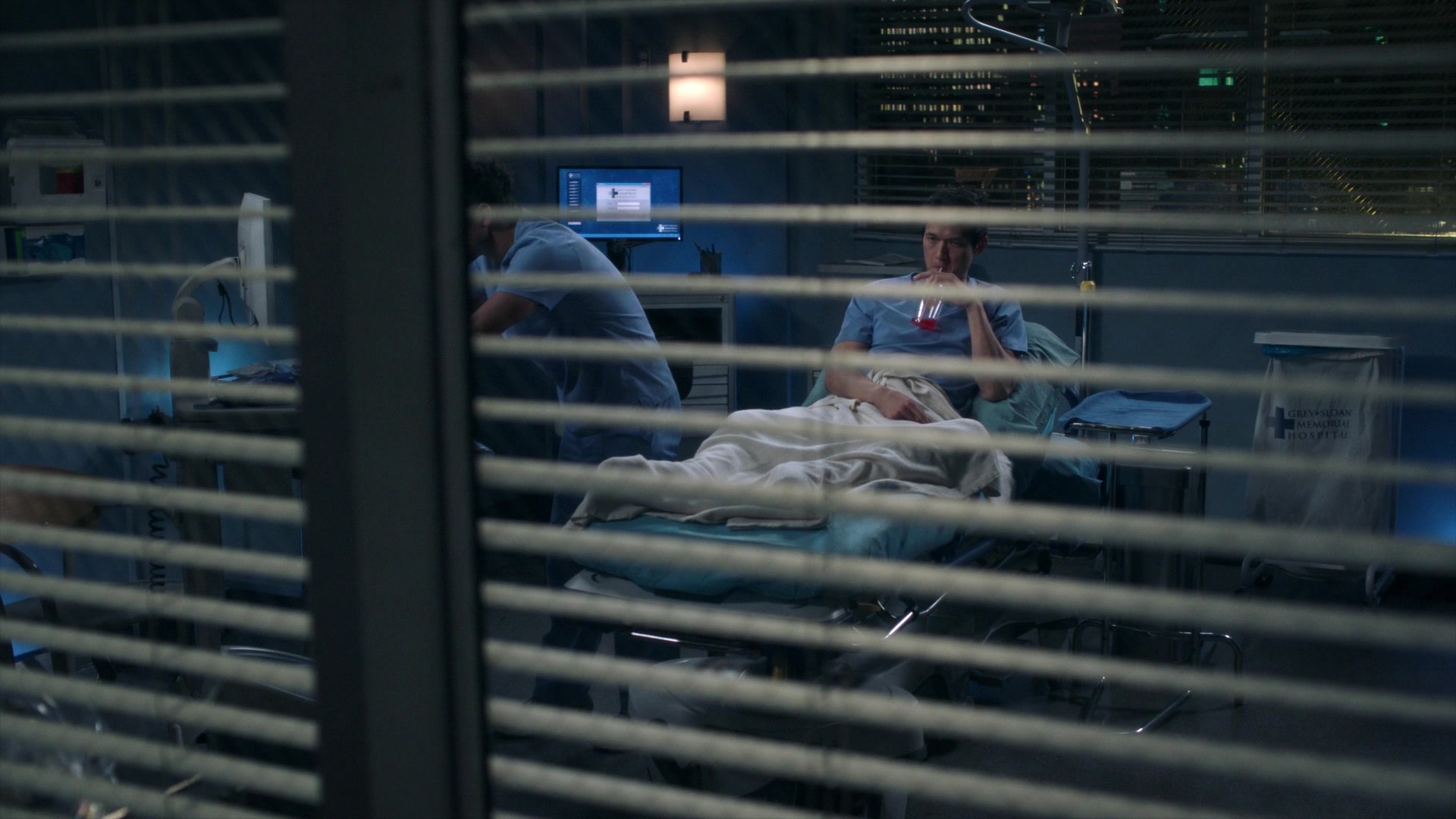 Greys_Anatomy_S19E10_1477.jpg