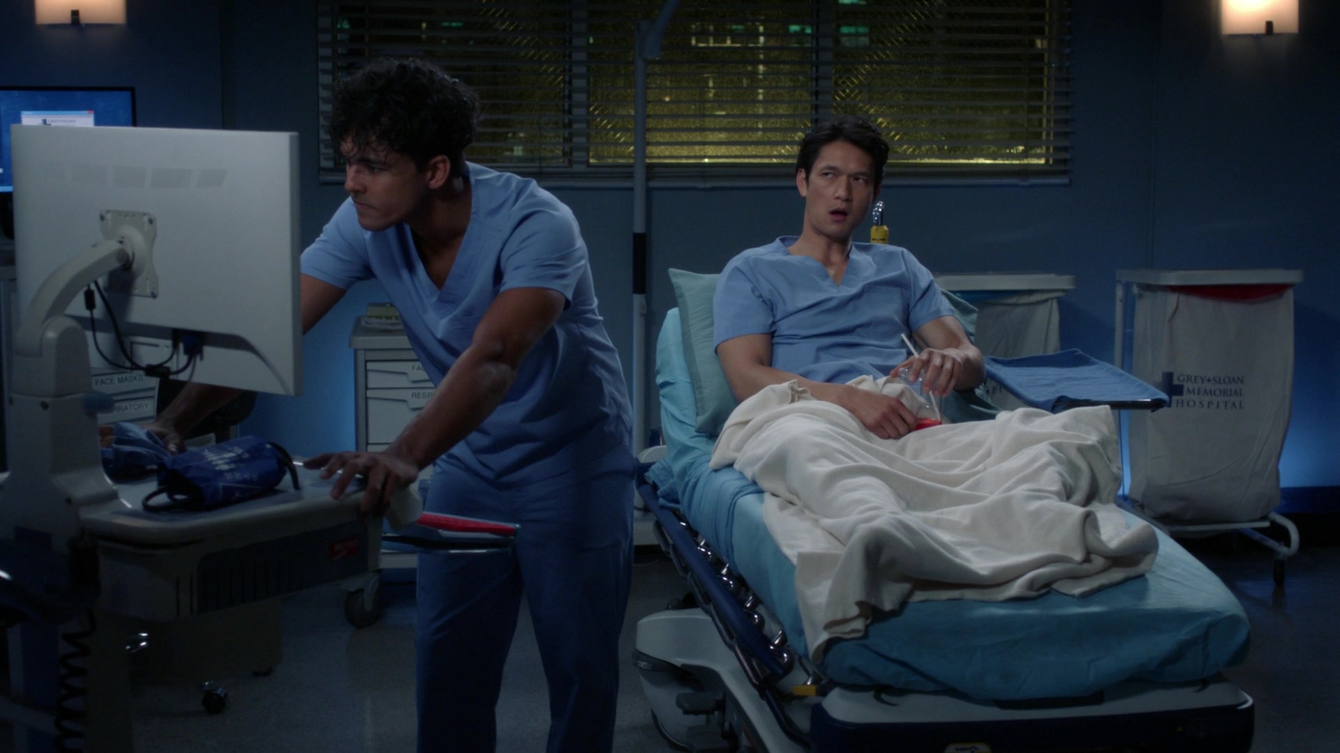 Greys_Anatomy_S19E10_1489.jpg