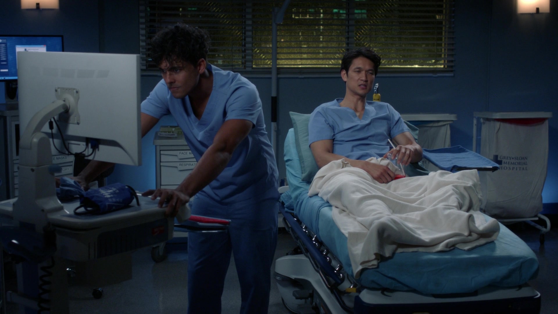 Greys_Anatomy_S19E10_1491.jpg