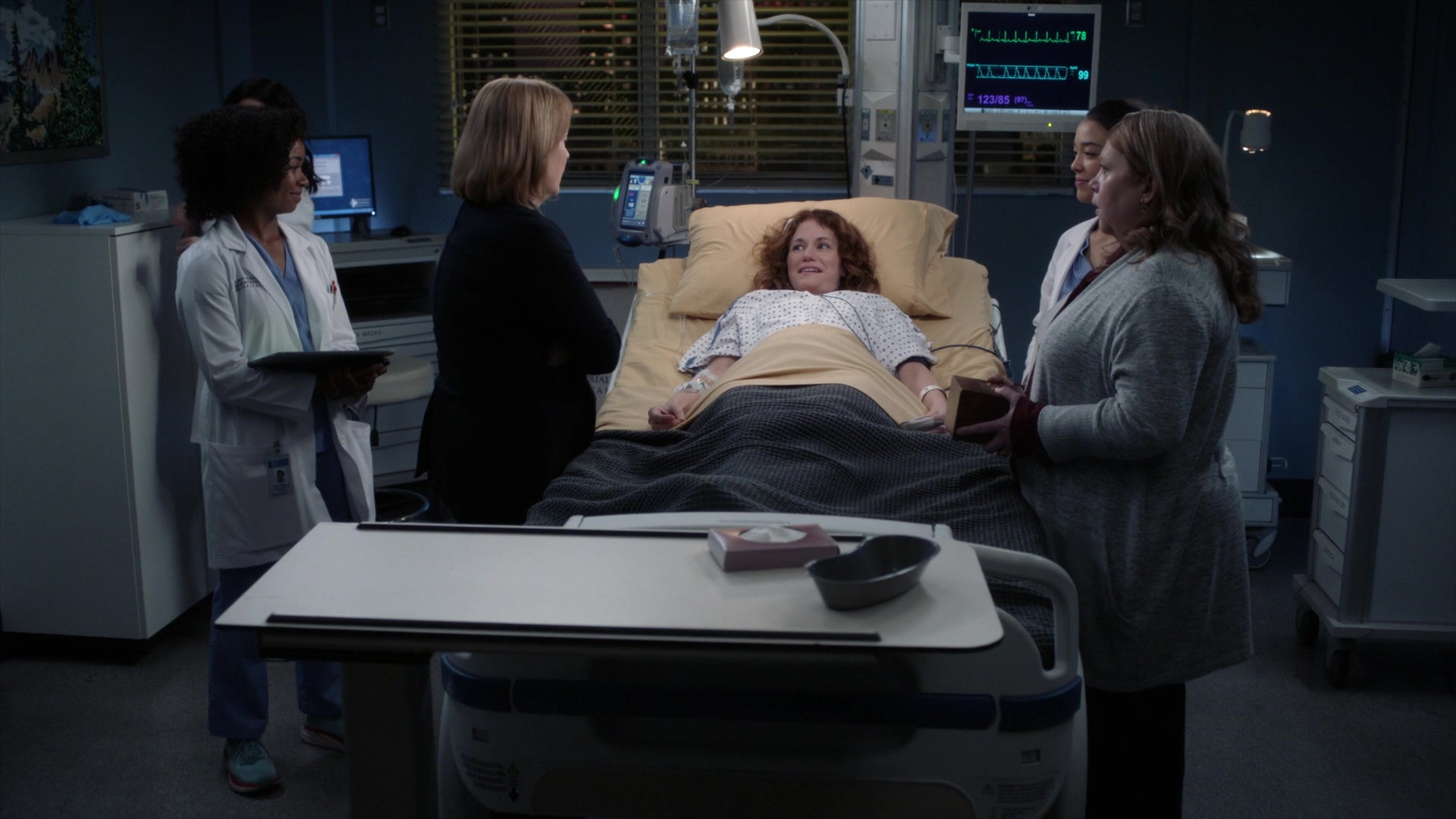 Greys_Anatomy_S19E10_1540.jpg