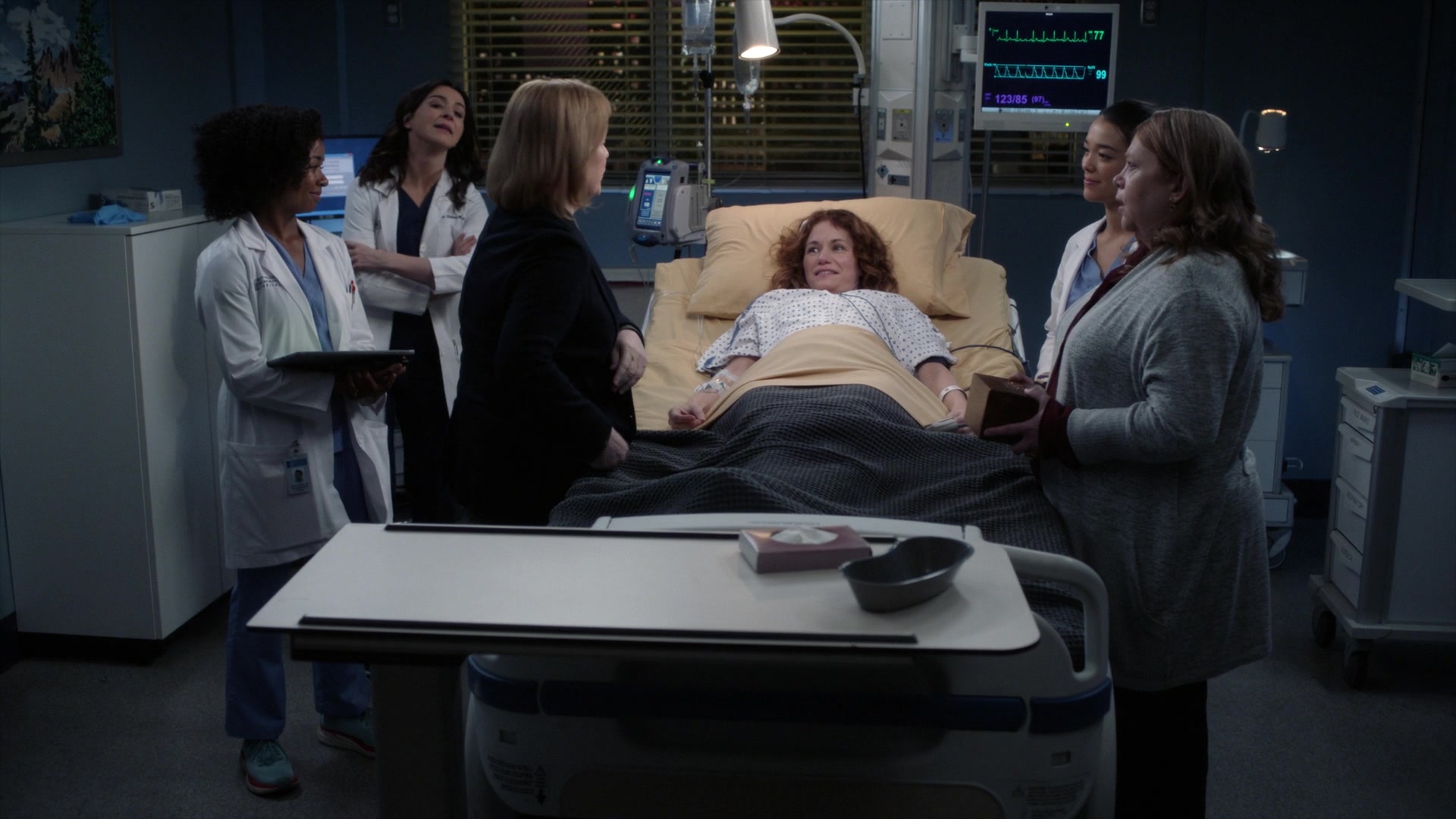 Greys_Anatomy_S19E10_1541.jpg