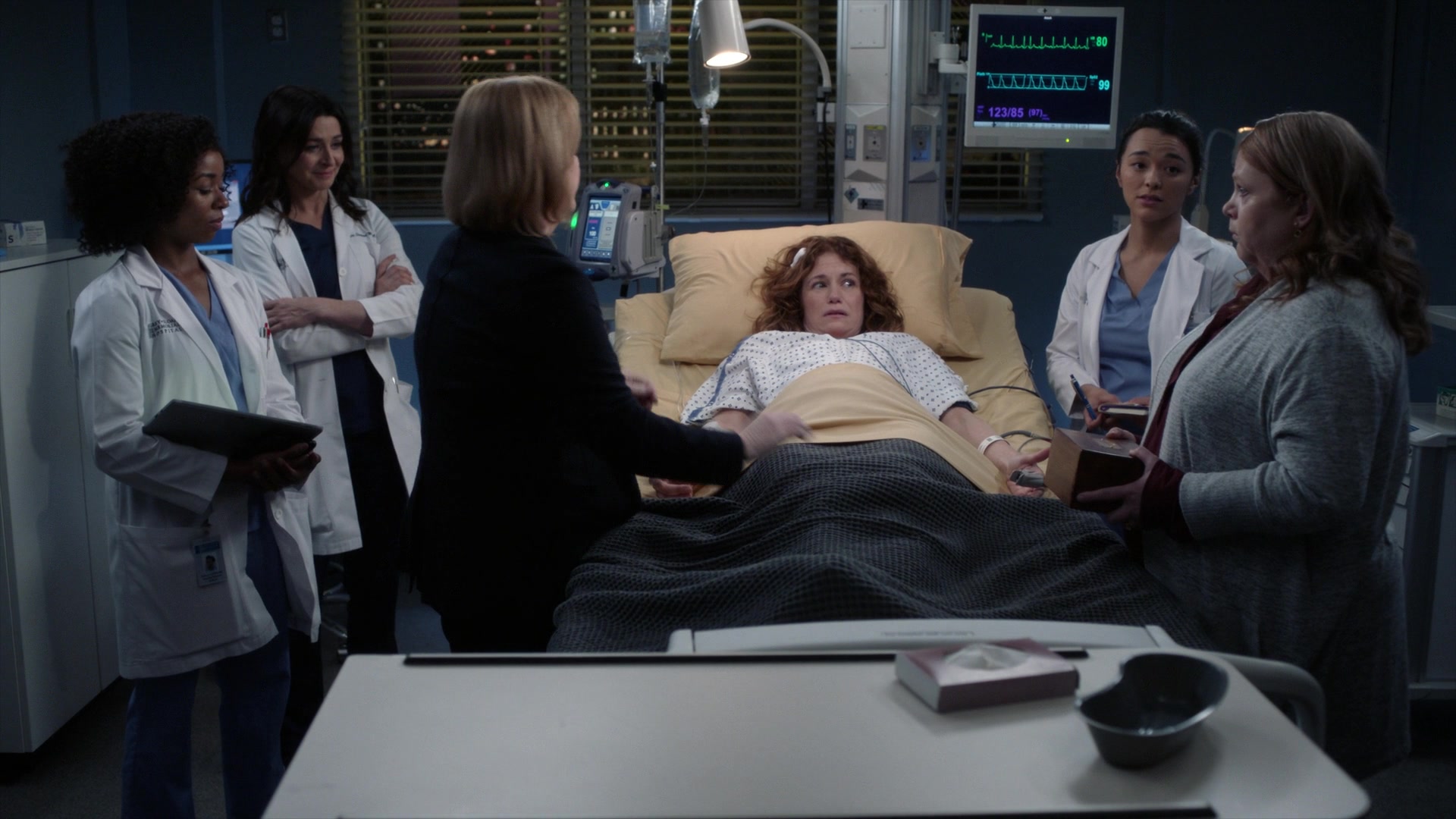 Greys_Anatomy_S19E10_1589.jpg