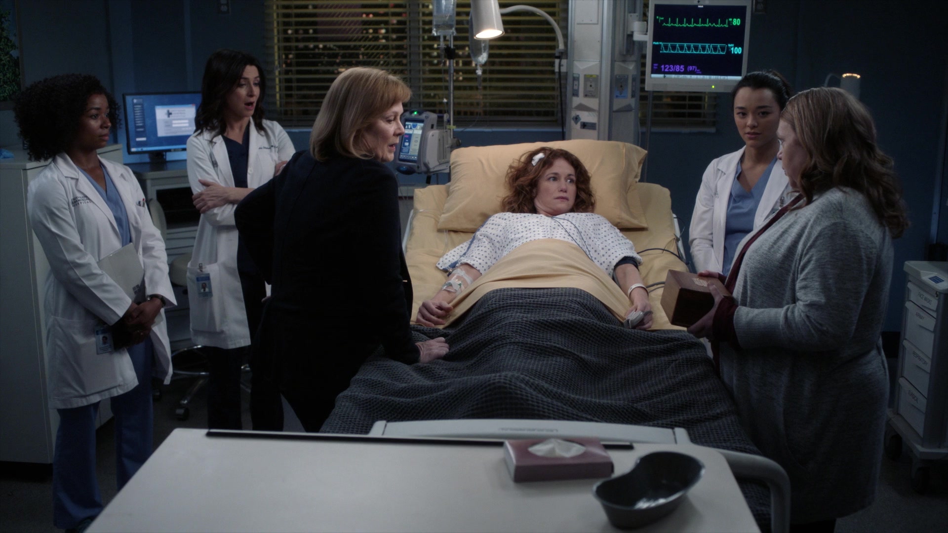 Greys_Anatomy_S19E10_1607.jpg