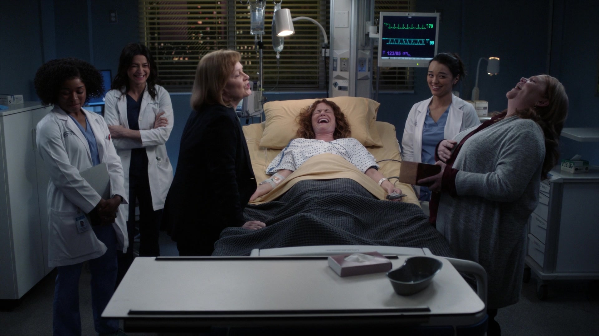 Greys_Anatomy_S19E10_1617.jpg