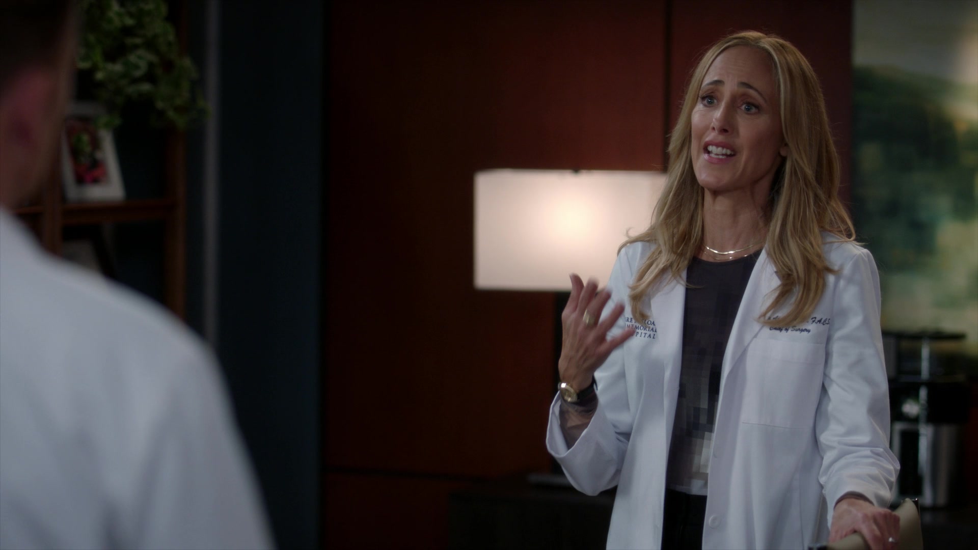 Greys_Anatomy_S19E10_1670.jpg