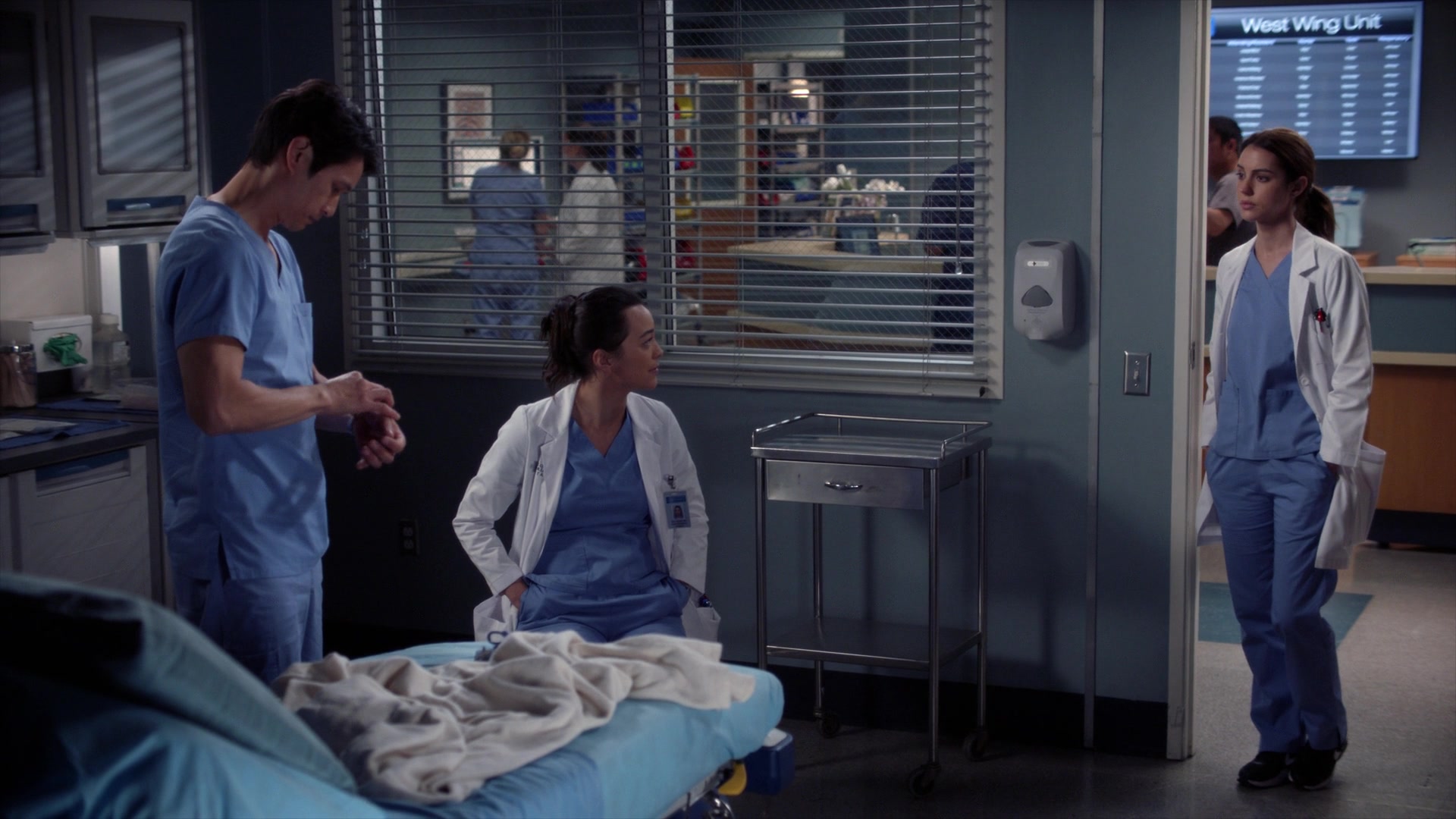 Greys_Anatomy_S19E10_1717.jpg