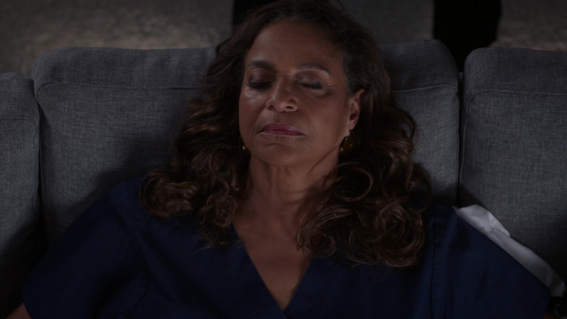 Greys_Anatomy_S19E10_1829.jpg