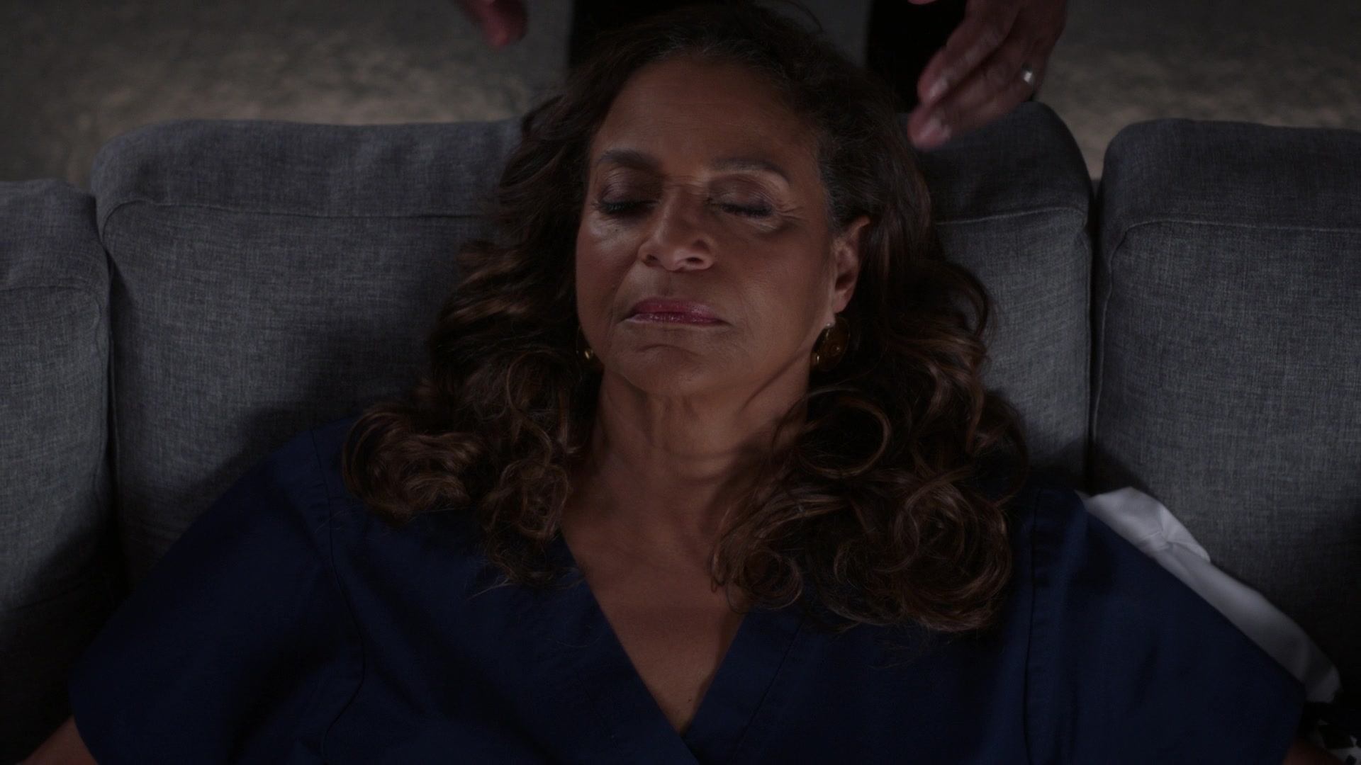 Greys_Anatomy_S19E10_1830.jpg