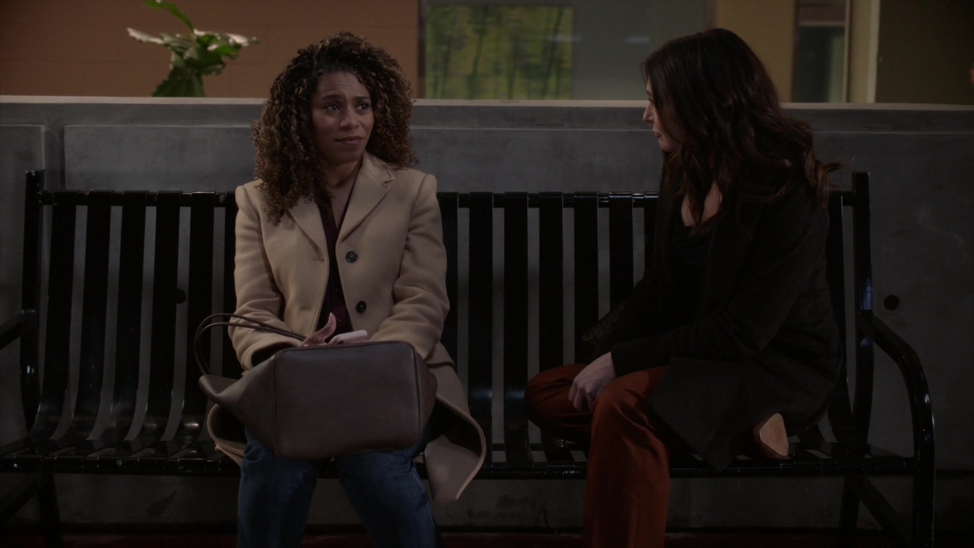 Greys_Anatomy_S19E10_1946.jpg