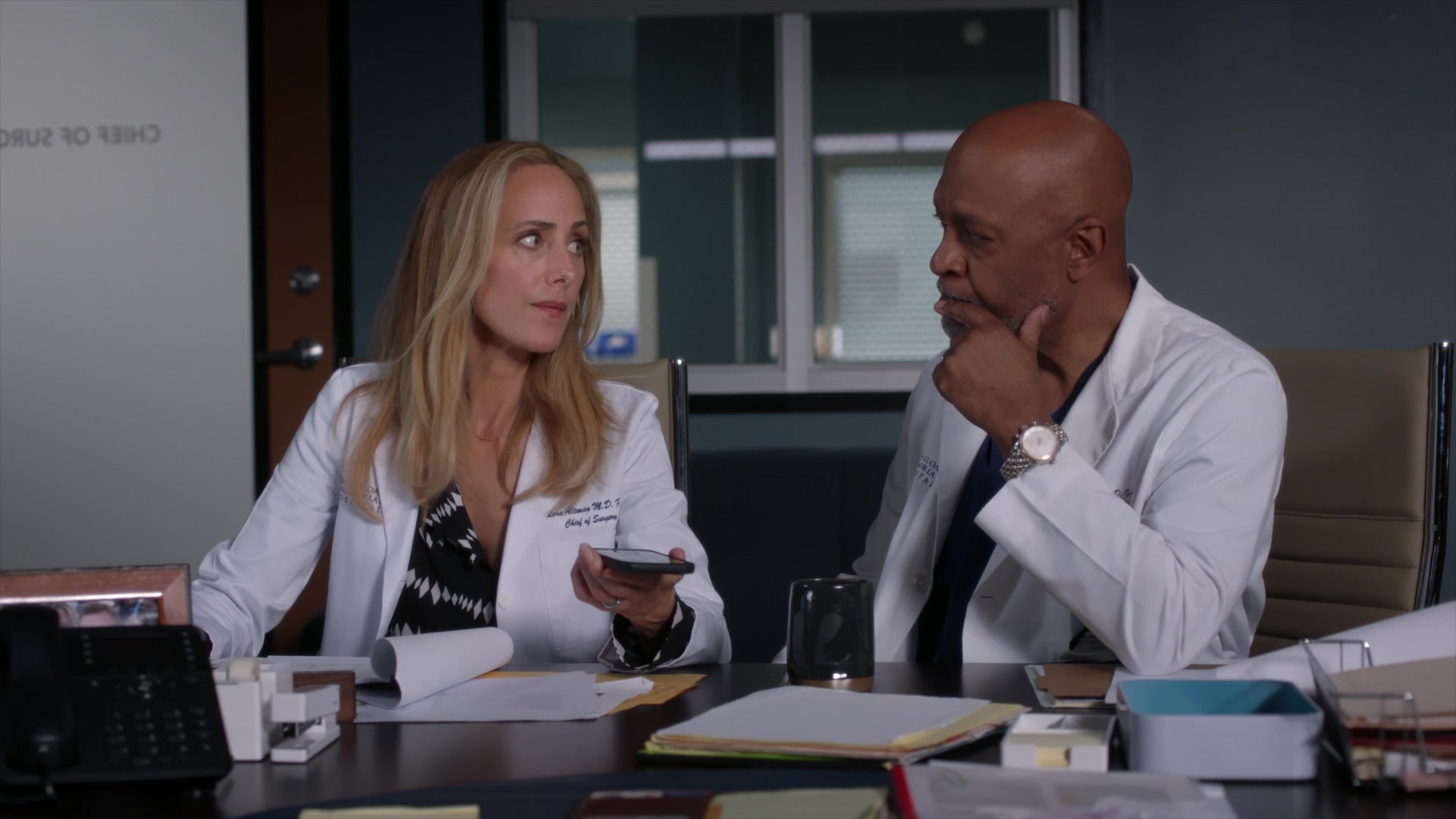 Greys_Anatomy_S19E11_0511.jpg