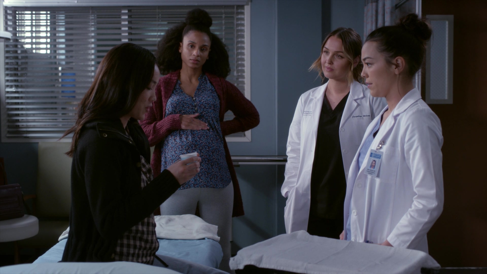 Greys_Anatomy_S19E11_0713.jpg