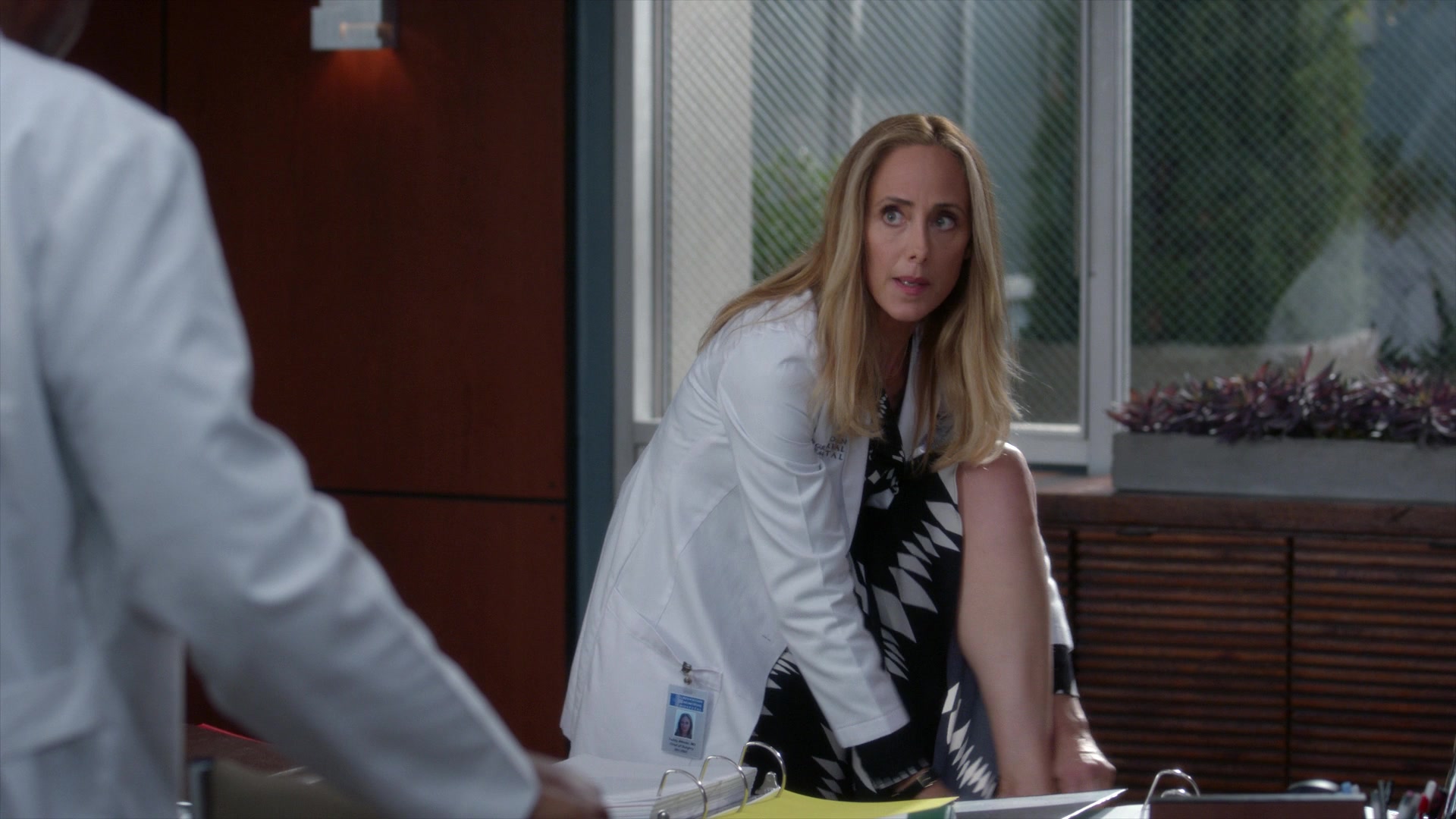 Greys_Anatomy_S19E11_0940.jpg