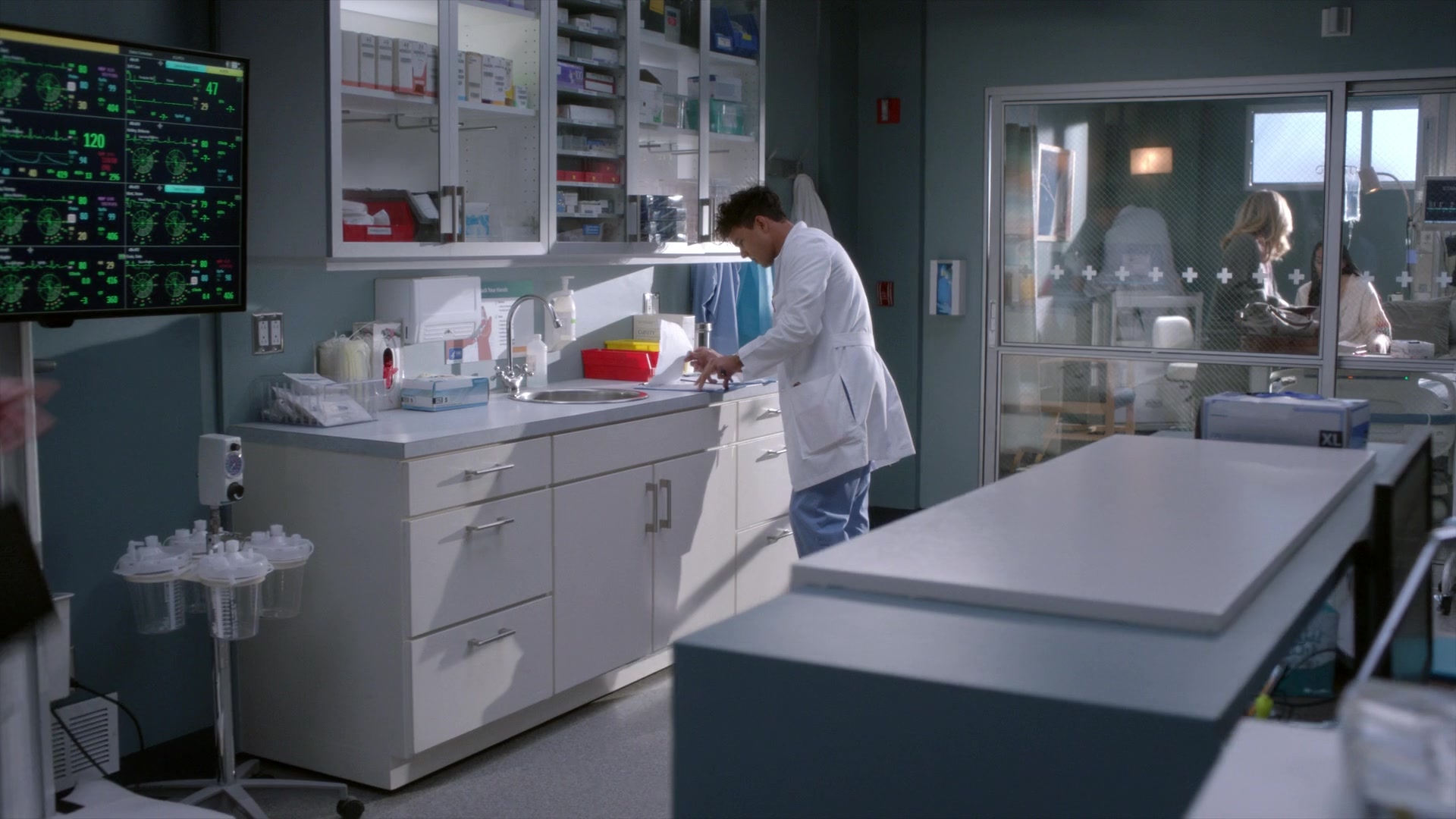 Greys_Anatomy_S19E11_1148.jpg