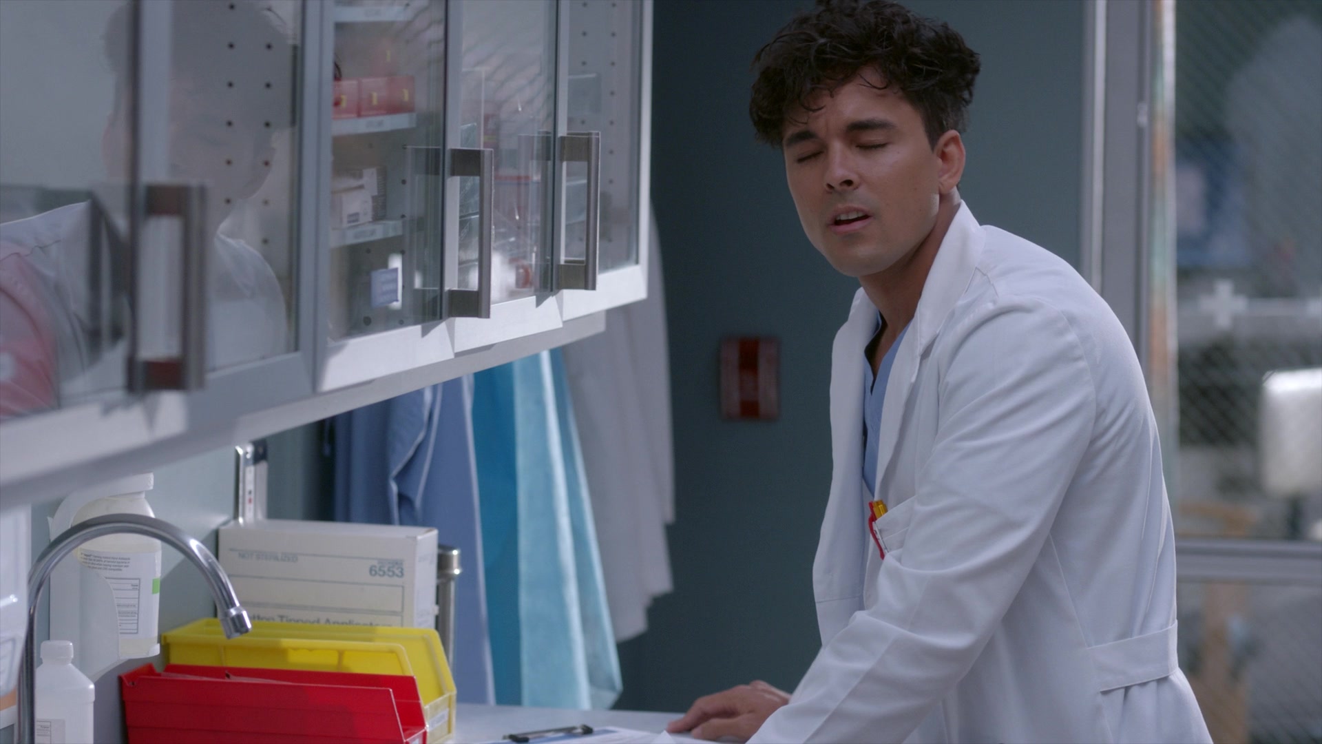 Greys_Anatomy_S19E11_1151.jpg