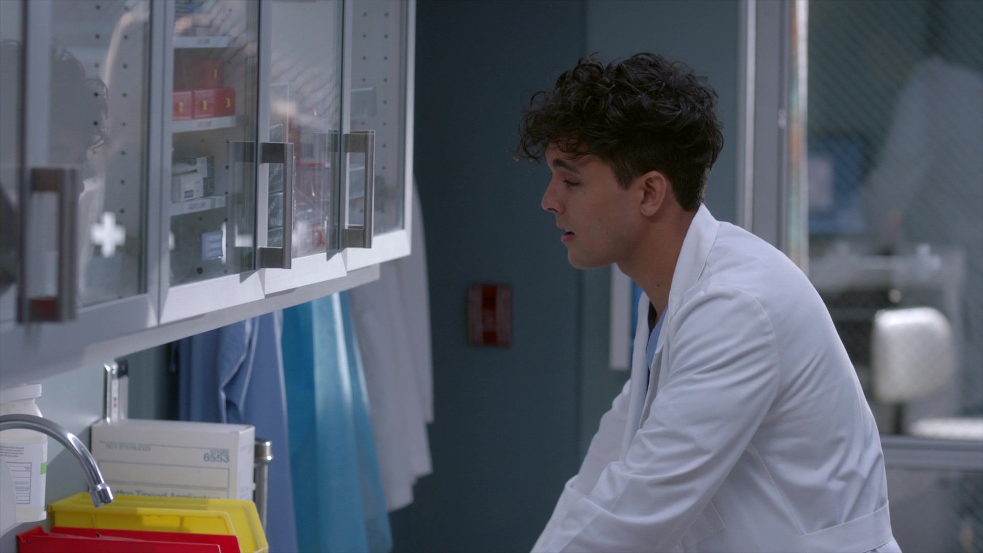 Greys_Anatomy_S19E11_1168.jpg