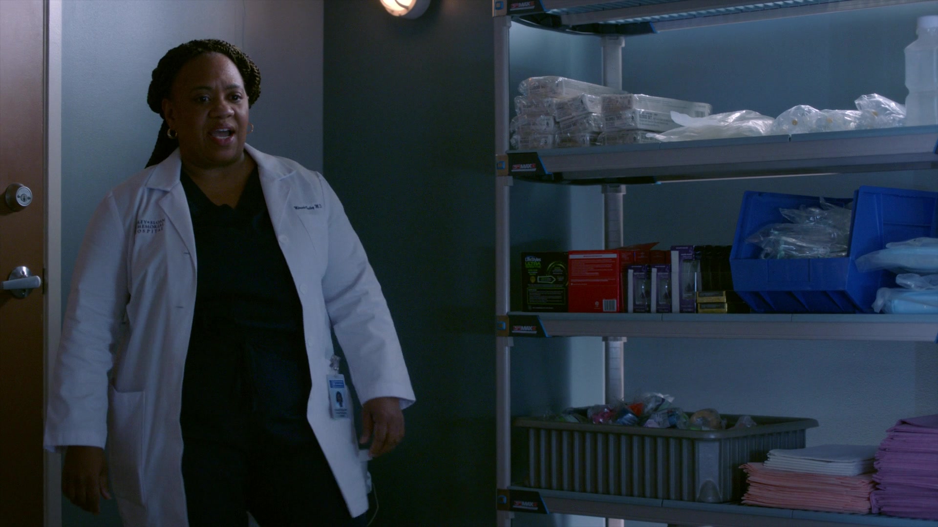 Greys_Anatomy_S19E11_1253.jpg
