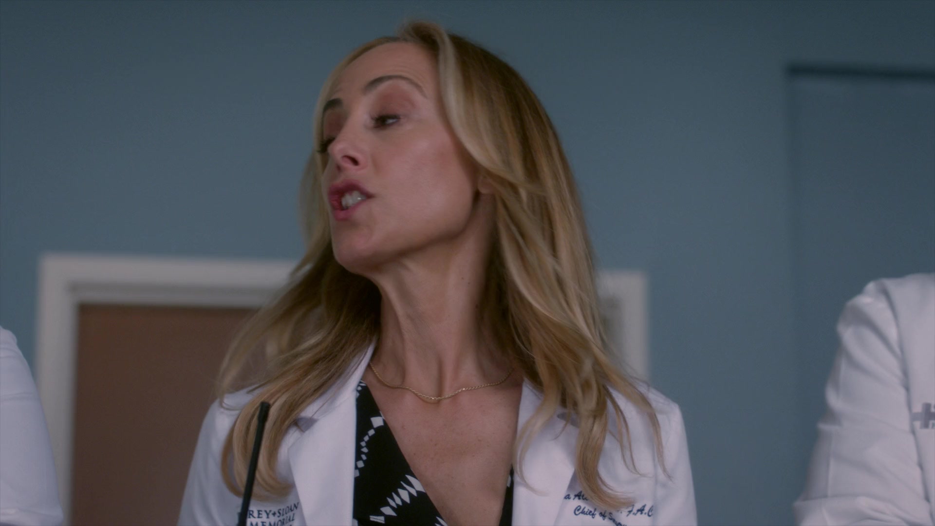 Greys_Anatomy_S19E11_1374.jpg
