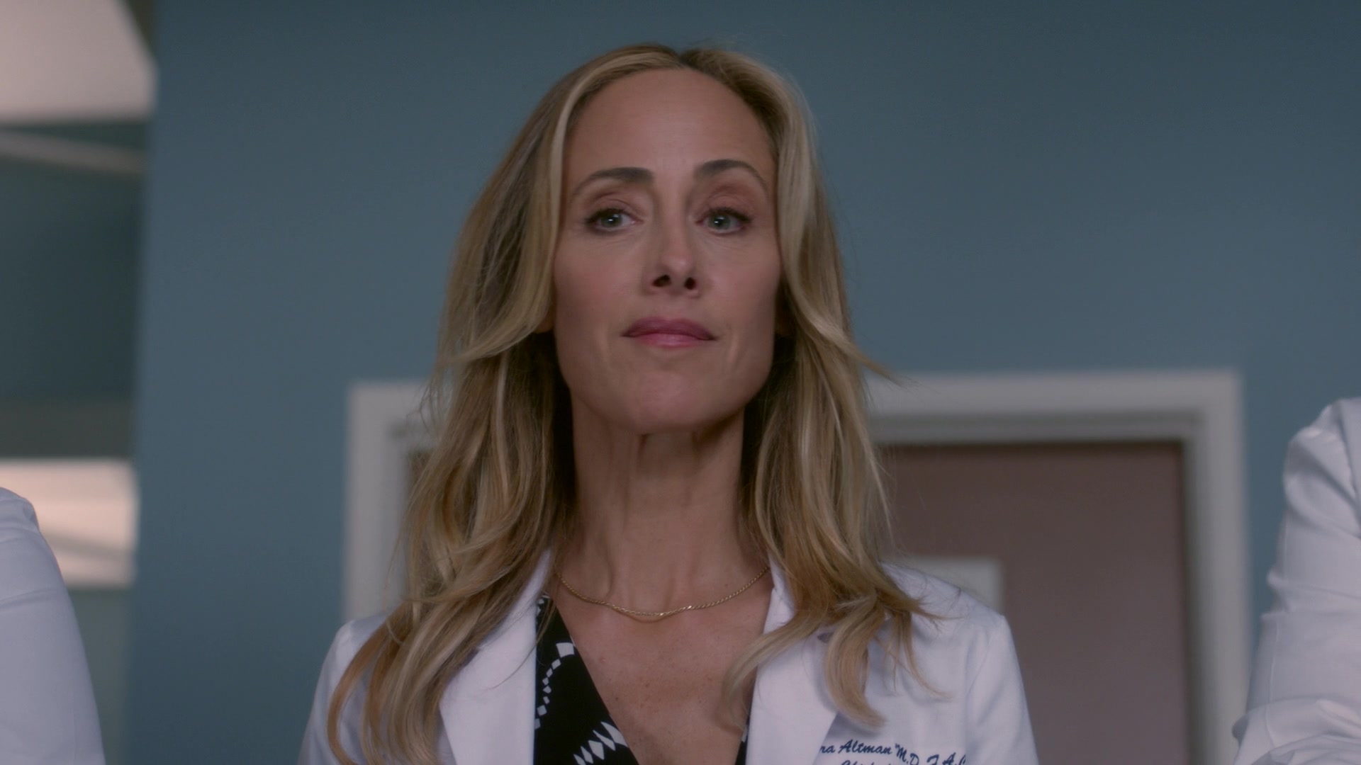 Greys_Anatomy_S19E11_1389.jpg