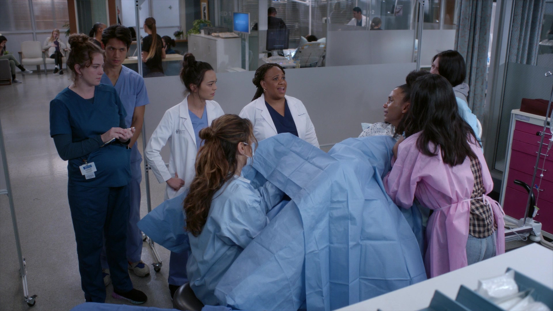 Greys_Anatomy_S19E11_1439.jpg
