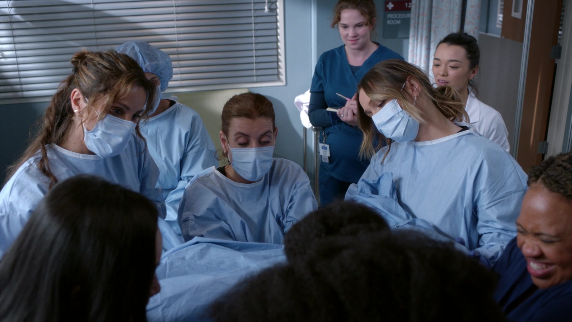 Greys_Anatomy_S19E11_1553.jpg