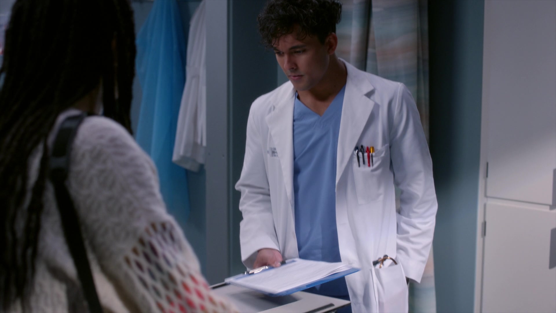 Greys_Anatomy_S19E11_1574.jpg