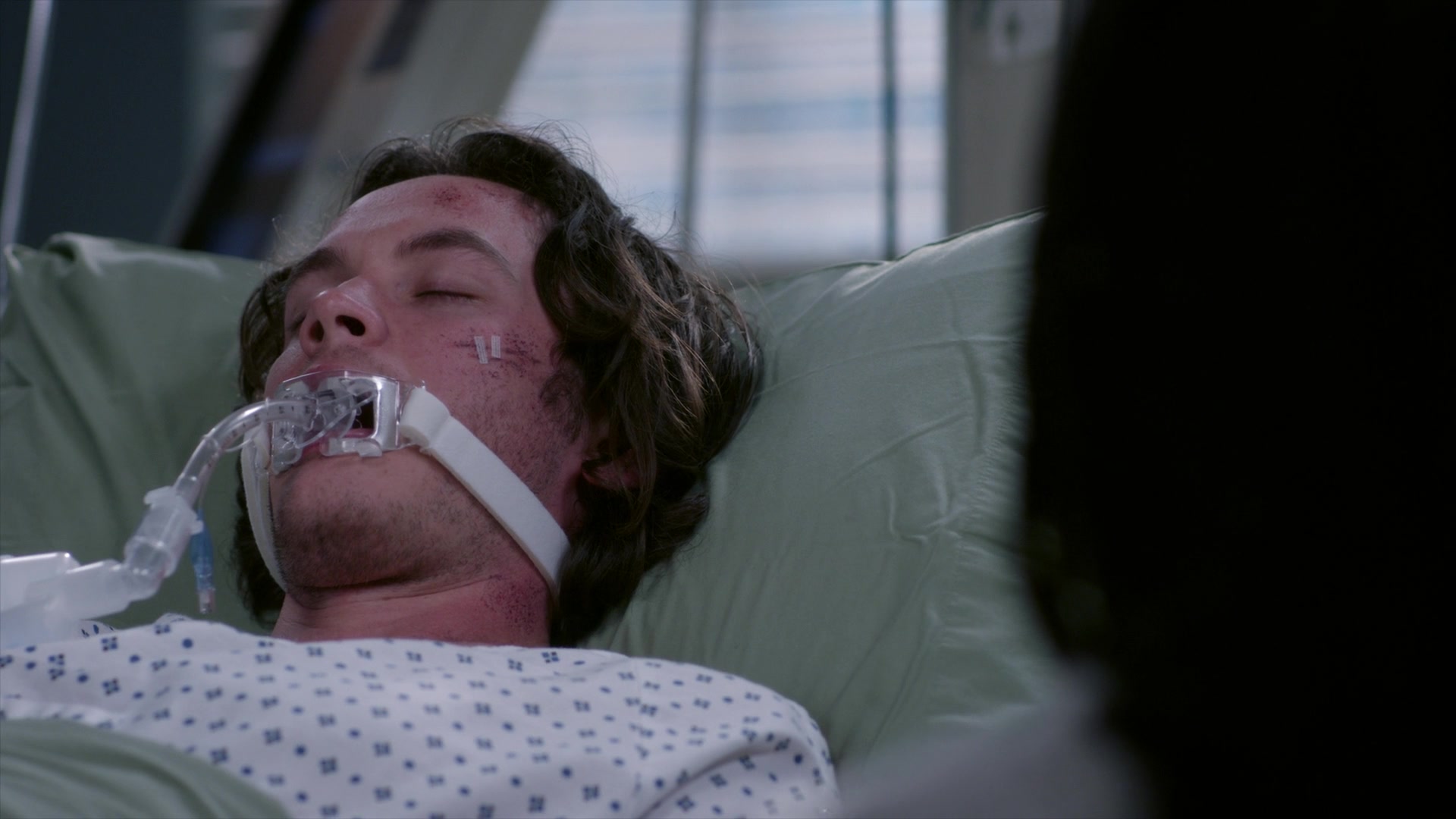 Greys_Anatomy_S19E11_1709.jpg