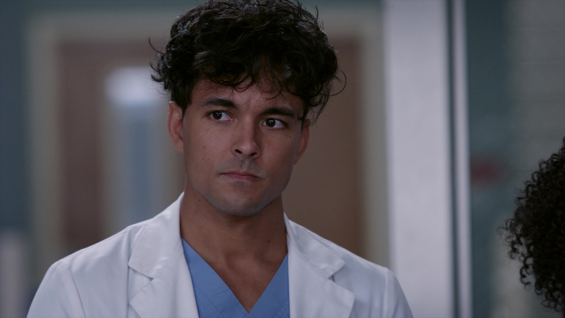 Greys_Anatomy_S19E11_1720.jpg