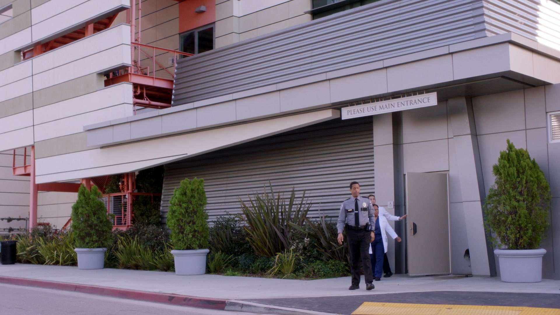 Greys_Anatomy_S19E11_1971.jpg