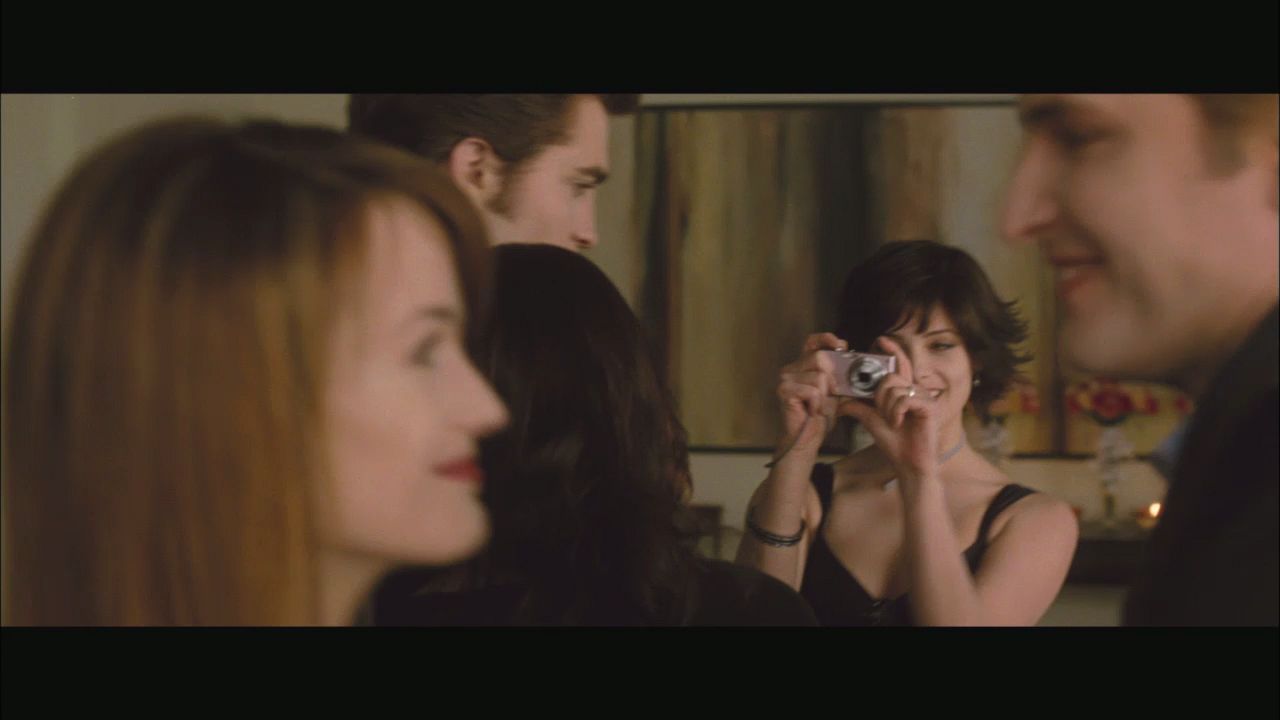 NewMoonMTVClip0019.jpg