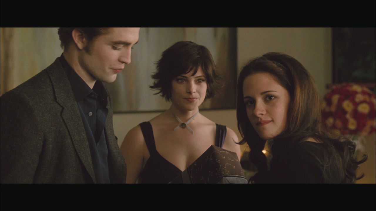 NewMoonMTVClip0031.jpg