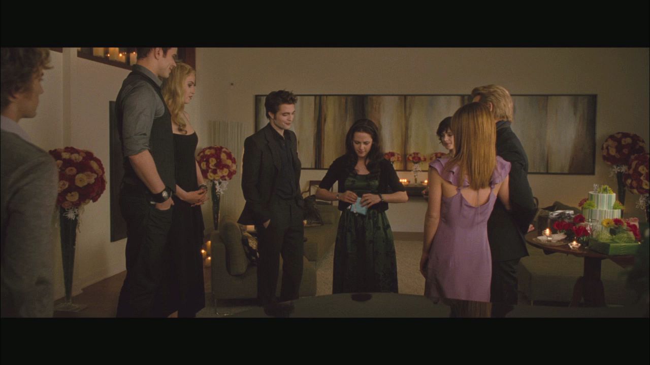 NewMoonMTVClip0056.jpg