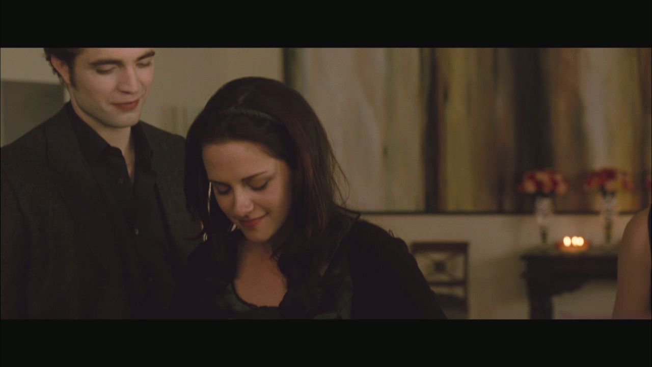 NewMoonMTVClip0058.jpg