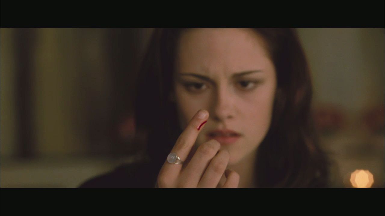 NewMoonMTVClip0060.jpg